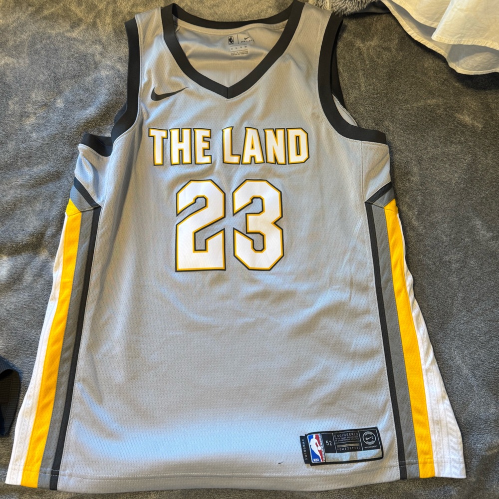 Men’s Nike Lebron Jersey - XL